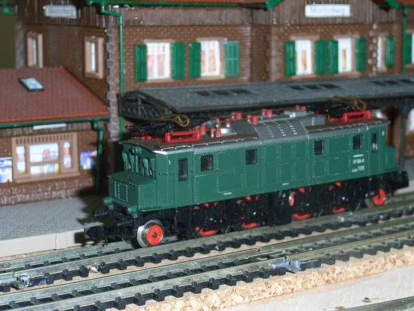 Locomotora 117 -120-8 de Arnold