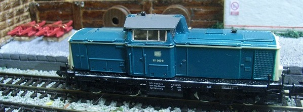 Locomotora serie 211 de Arnold.